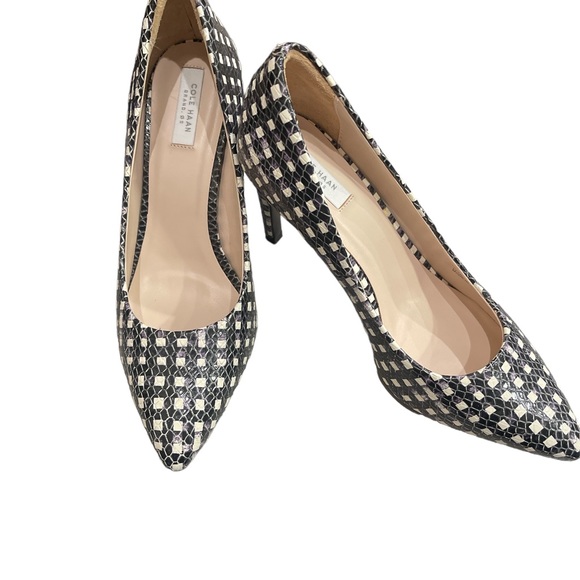 COLE HAAN GRAND OS LEATHER PUMPS IN BLACK/WHITE - Pre owned/ good condition. - Picture 2 of 5